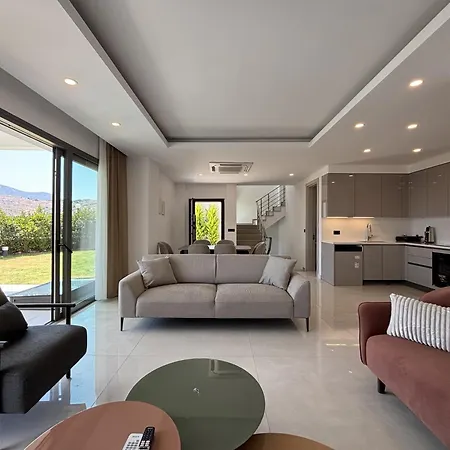 Elegant 5br Private Pool