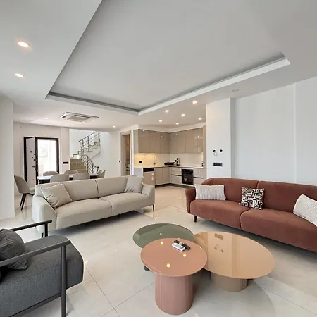 Luxury Pool 5 Bedrooms Tuerkbuekue *
