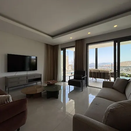Luxury Pool 5 Bedrooms Tuerkbuekue *