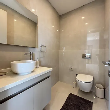 Elegant 5br Private Pool *